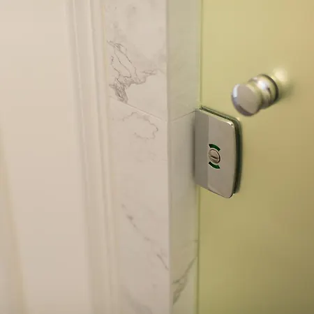 The Palace - R.q.c. *