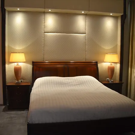 The Palace - R.q.c. *