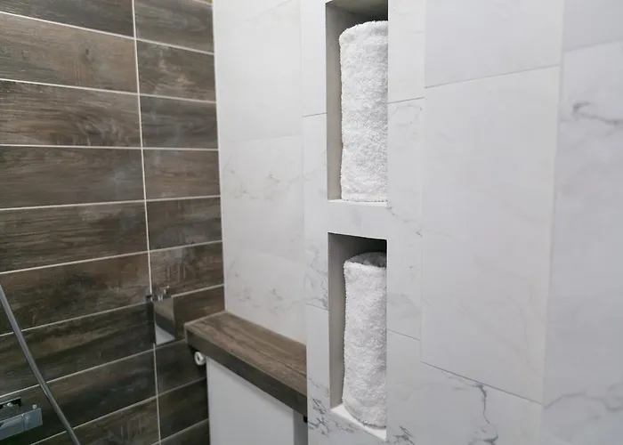 The Palace - R.q.c. *