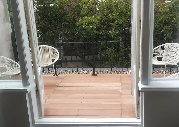 The Palace - R.q.c. *