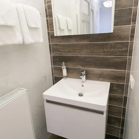 The Palace - R.q.c. *