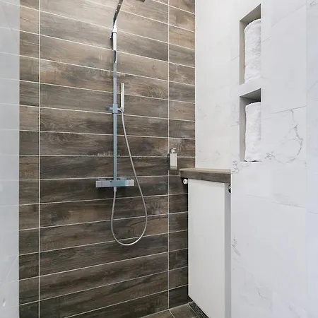 アパート The Palace - R.q.c.