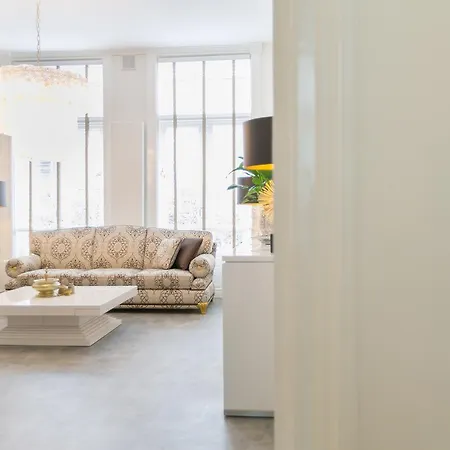 The Palace - R.q.c. * Hága