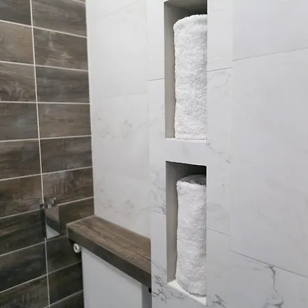 The Palace - R.q.c. *