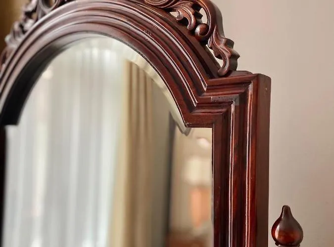 The Palace - R.q.c. *