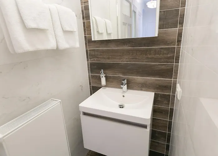 The Palace - R.q.c. *