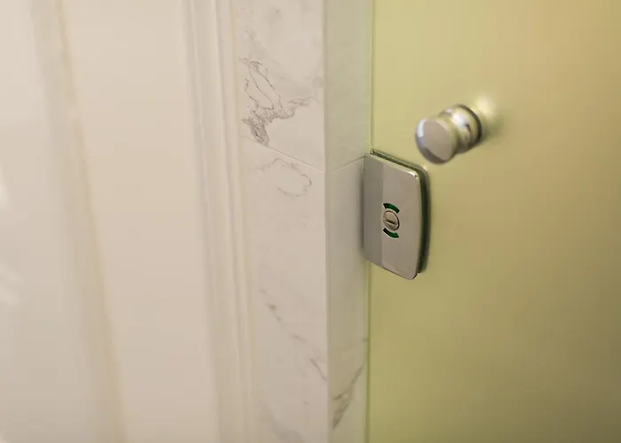 The Palace - R.q.c. *