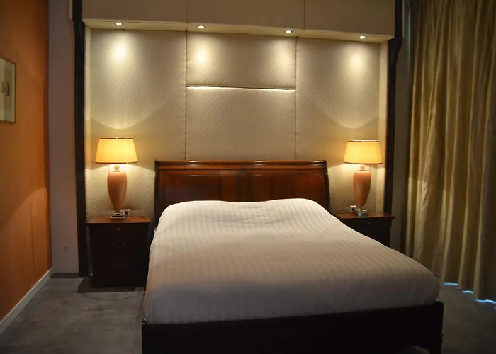 The Palace - R.q.c. *